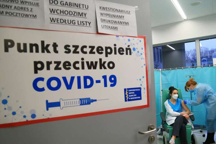Новый мировой лидер. Польша опередила Эмираты по темпам вакцинации