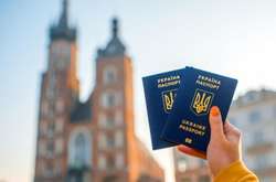 За три місяці Україна опустилась у рейтингу паспортів 