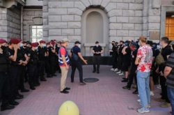 Под СБУ сошлись сторонники и противники белорусского активиста Боленкова