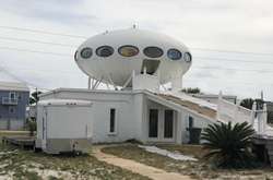 При виде этих странных домов хочется переехать в шалаш. Курьезные фото