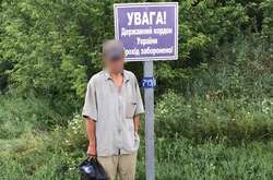 У правопорушника правоохоронці вилучили дві ікони, сім медалей, два нагрудних знаки та десять старовинних монет