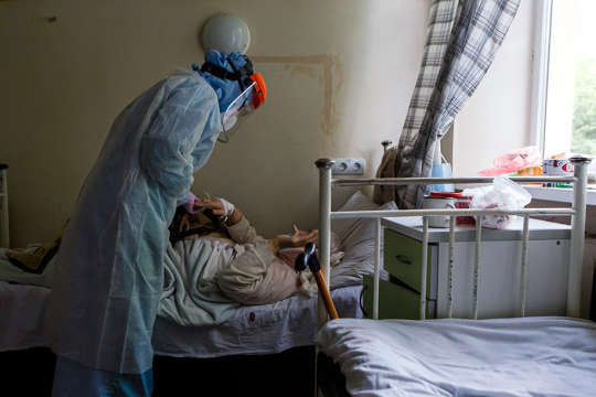 За добу від коронавірусу померло 20 людей - За добу в Україні виявили понад 500 нових хворих на коронавірус