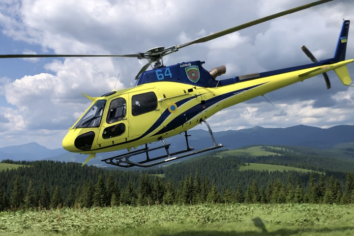 Українські прикордонники випробували гелікоптери Airbus Helicopter Н125 над Карпатами