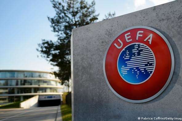 Голова МЗС Угорщини назвав УЄФА «жалюгідним боягузом»