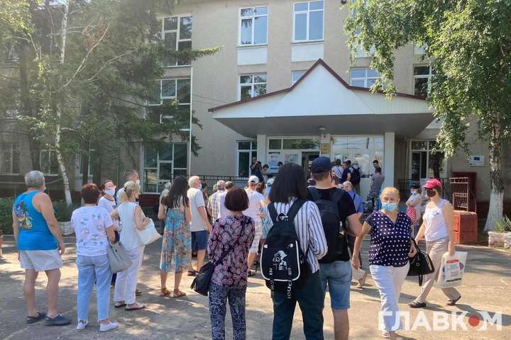  У Молдові проходять дострокові парламентські вибори