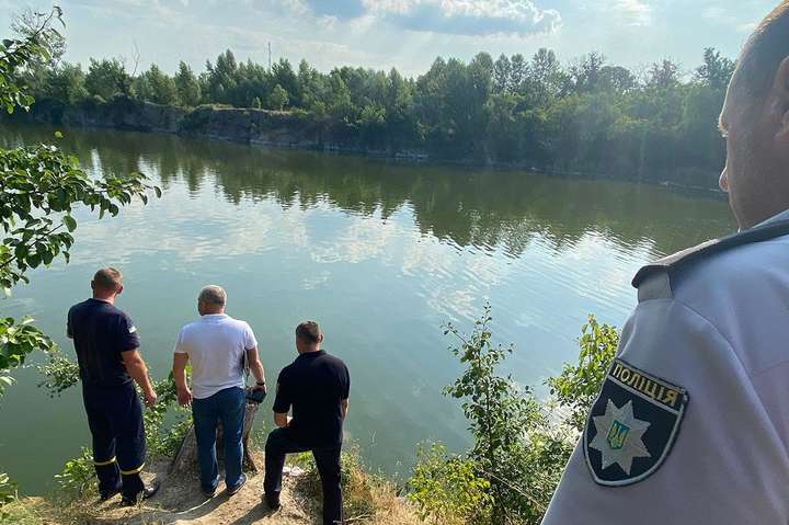 На Полтавщині на дні озера знайшли тіло восьмирічного хлопчика