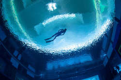 Настільні ігри під водою. У Дубаї відкрили унікальний басейн (фото)