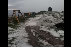 Снег посреди лета: в Карпатах аномальная погода (видео)