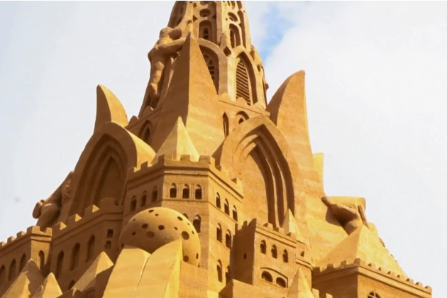 В Дании построили самый высокий в мире песчаный замок (видео)