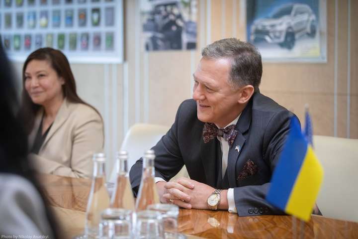 Заступник помічника держсекретаря США прибув в Україну та зустрівся з Аваковим
