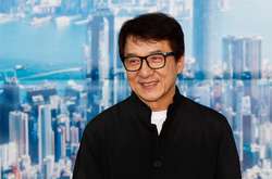 Джекі Чан родом з Гонконгу, який до 1997 року він перебував під управлінням Великої Британії