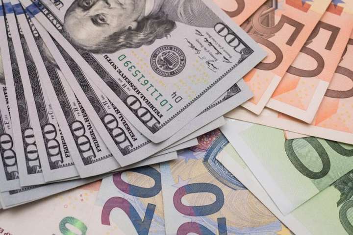 Курс валют на 13 липня: скільки коштують долар і євро