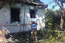 Окупанти обстріляли селище на Донеччині з гармат «Рапіра»