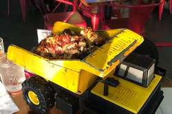 Когда рестораны настолько перемудрили с подачей блюд, что начинаешь скучать о простых тарелках. Курьезные фото