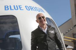 Компания Безоса получила лицензию на полеты людей в космос