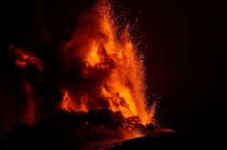 На Сицилії знову прокинувся вулкан Етна (відео)