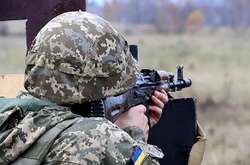 Доба на Донбасі: 13 обстрілів, поранено двох військових