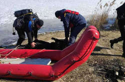 Із затоки на Оболоні водолази дістали тіло чоловіка