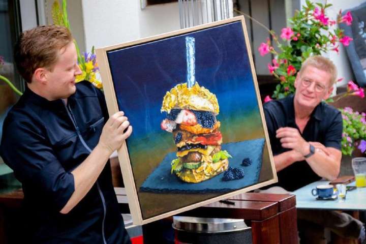 «Золотий хлопчик». У Нідерландах приготували найдорожчий бургер у світі (фото)