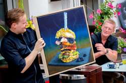 «Золотий хлопчик». У Нідерландах приготували найдорожчий бургер у світі (фото)