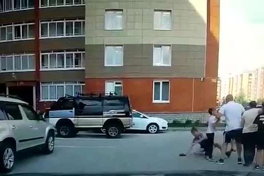 У Росії нелюд жорстоко побив дитину через чипси (відео)