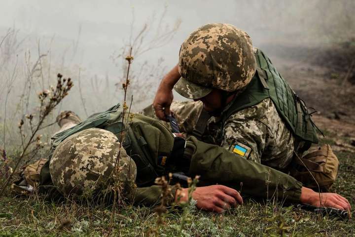 Бойовики на Донбасі поранили двох українських бійців