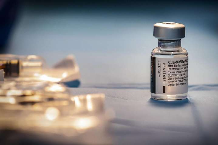 Украина разрешила хранить вакцину Pfizer в обычном холодильнике