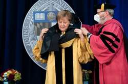 Меркель стала почесним доктором Університету Джона Гопкінса