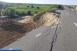 На трасі Київ-Одеса через зливи стався зсув