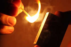 У Київській області 17-річна дівчина облила себе бензином і підпалила