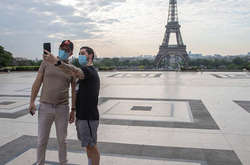 На Ейфелеву вежу пустять тільки щеплених від Covid-19 туристів