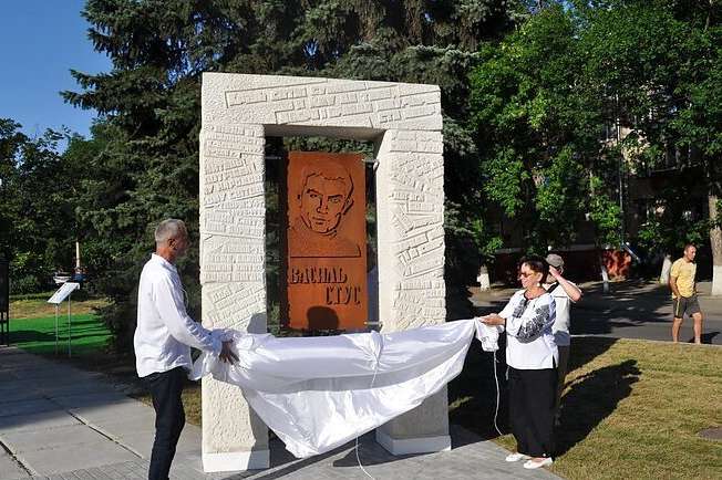 У Краматорську відкрили пам'ятник Василю Стусу (фото, відео)