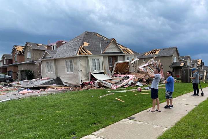У Канаді потужний торнадо залишив після себе руїни (фото)