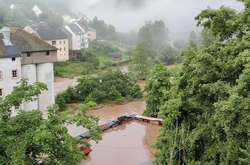 Повінь у Німеччині забрала багато життів, тисячі людей зникли безвісти (фото, відео)