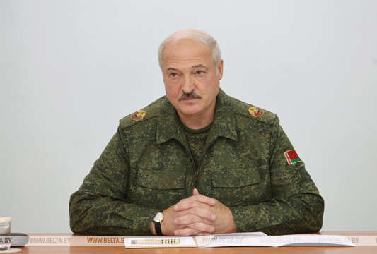 Лукашенко дозволив залучати армію для придушення протестів 