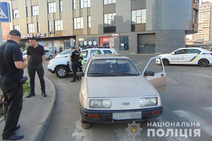 У Києві п’яний молодик викрав біля супермаркету автівку, щоб покататися (фото)