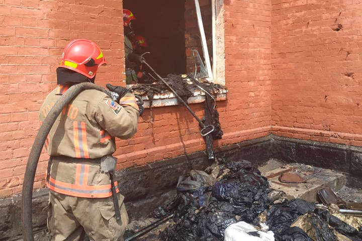 На території військового інституту в центрі Києва сталась пожежа