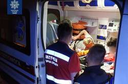 Допомогу потерпілому надавали патрульні та медики швидкої допомоги