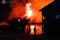На Закарпатті через удар блискавки згорів готель