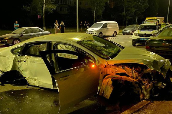 П’яна компанія на авто «погуляла» на столичних Березняках, є постраждалі (відео)