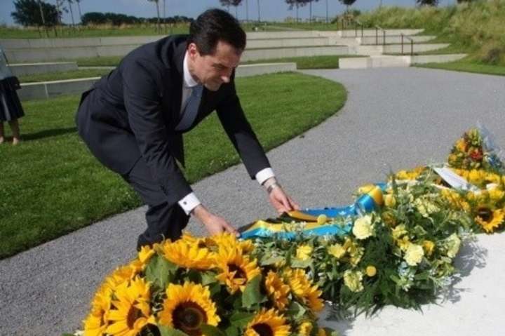 Українські дипломати в Нідерландах вшанували памʼять загиблих рейсу МН17