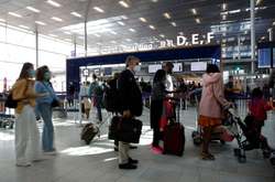 Франція посилить правила в'їзду для нещеплених туристів з деяких країн