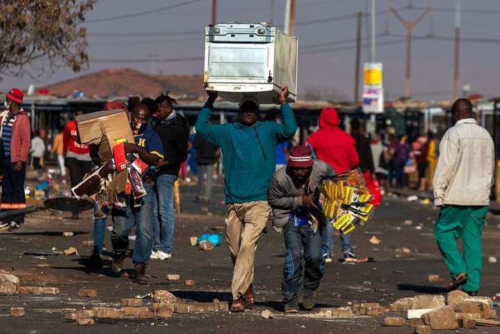 У Південно-Африканській Республіці під час заворушень загинули вже понад 70 осіб