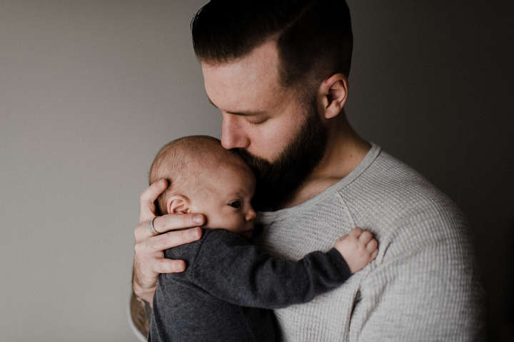 Как мужчине получить оплачиваемый отпуск при рождении ребенка – объяснение Минюста