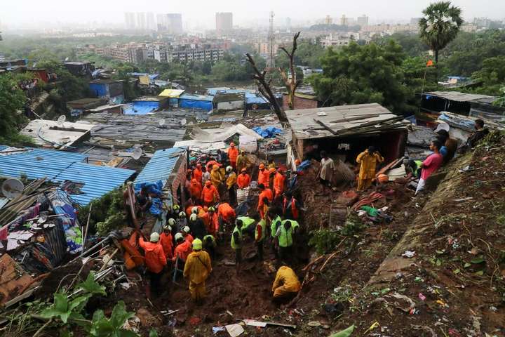 Проливні дощі перетворили Мумбаї на пустку, є жертви (фото, відео)