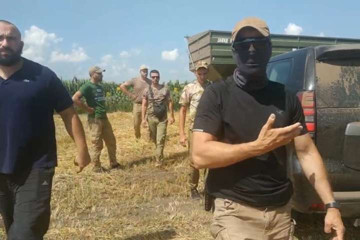 Аграрні розбірки. Охоронці напали на журналіста у полі на Черкащині