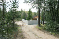 У Росії виявили підземну в'язницю з крематорієм, замасковану під дачний будинок (фото)