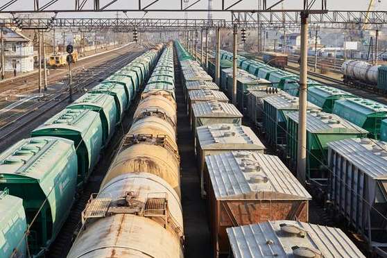 Підвищенням залізничних тарифів Укрзалізниця намагається закрити сальдо між своїми витратами і доходами за рахунок бізнесу, – експерт