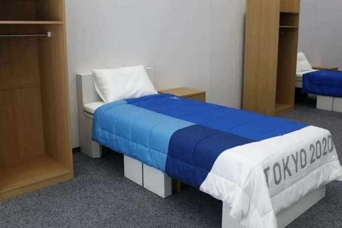 Гімнаст з Ірландії перевірив антисекс-ліжко на Олімпіаді в Токіо (відео)