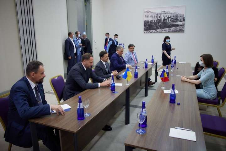 Зеленський у Грузії зустрівся з главою Молдови: про що говорили лідери